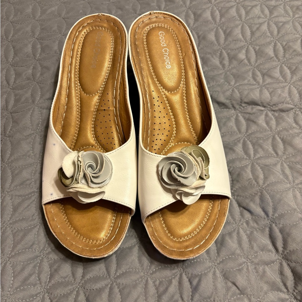 Elegant White Floral Sandals Size 11